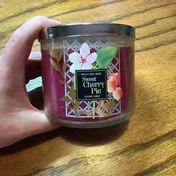 Sweet Cherry Pie candle - Picture 1 of 2